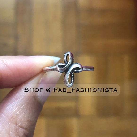 James Avery petite cross ring retired size 5.25 - Picture 1 of 8